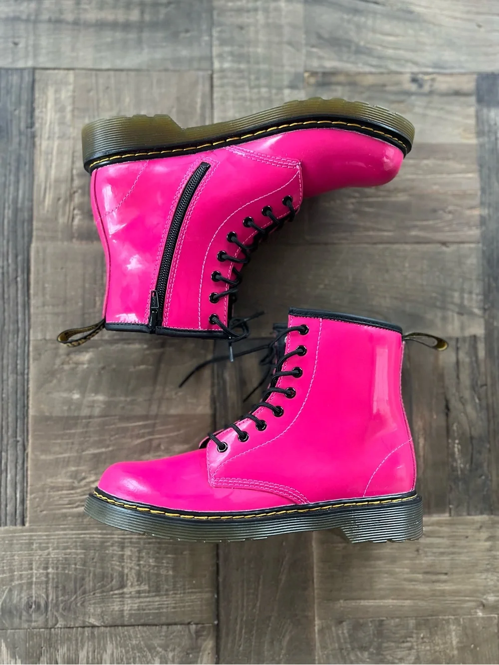 NWOT Dr. Martens 1460 J Girls Hot Pink Patent Lace-Up Boots Shoes Sz 4